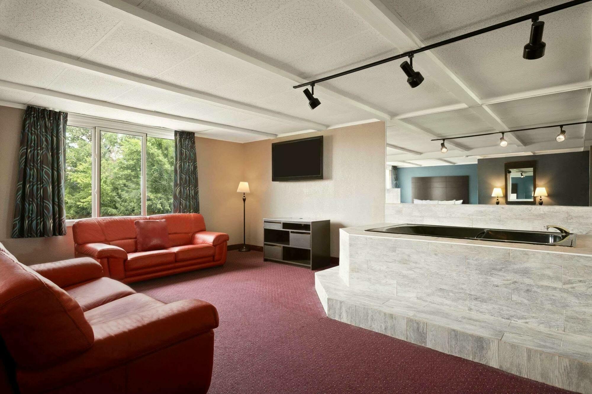 Days Inn By Wyndham Willoughby/Cleveland Zewnętrze zdjęcie