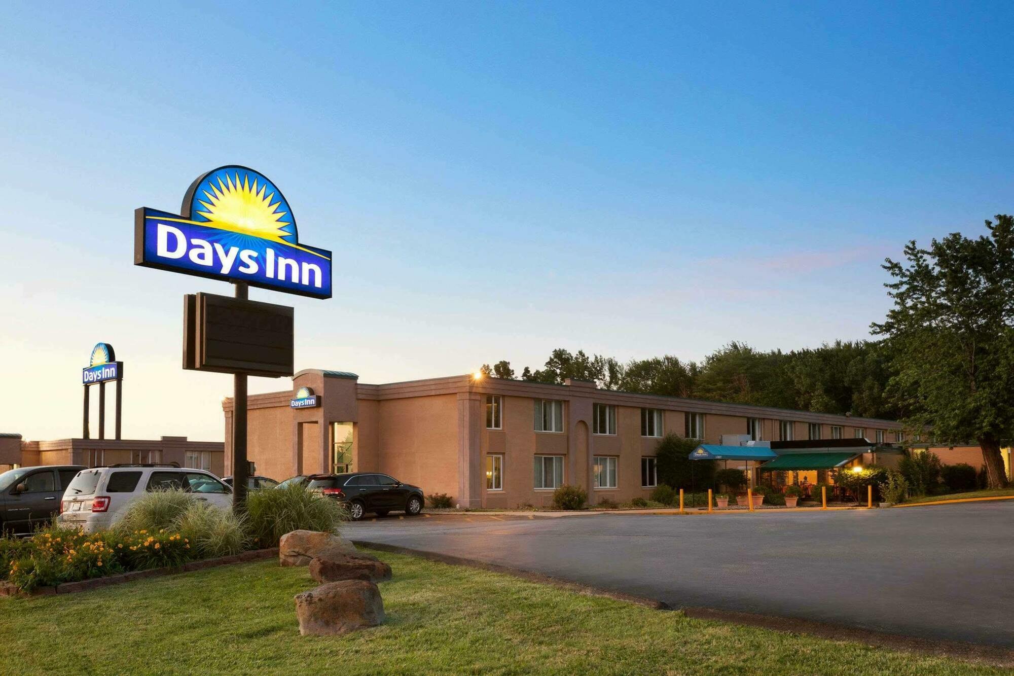 Days Inn By Wyndham Willoughby/Cleveland Zewnętrze zdjęcie