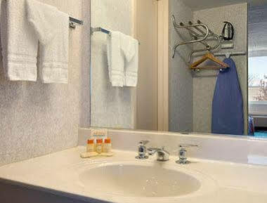 Days Inn By Wyndham Willoughby/Cleveland Zewnętrze zdjęcie